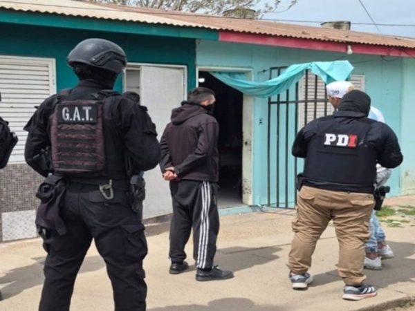 Operativos de la PDI en barrios del oeste santafesino contra puntos de venta de drogas
