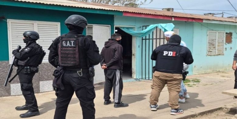 Operativos de la PDI en barrios del oeste santafesino contra puntos de venta de drogas