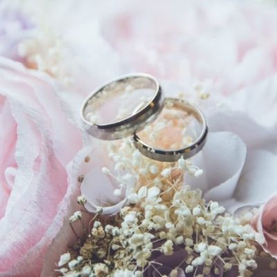 Denuncian a la jefa del Registro Civil de Coronda por un casamiento bajo sospecha