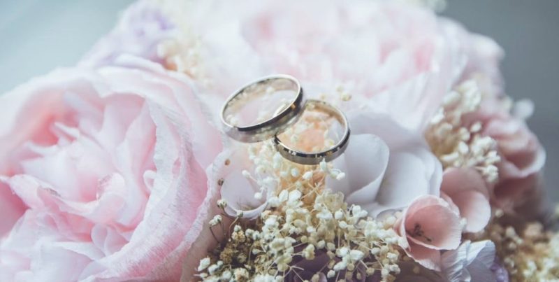 Denuncian a la jefa del Registro Civil de Coronda por un casamiento bajo sospecha