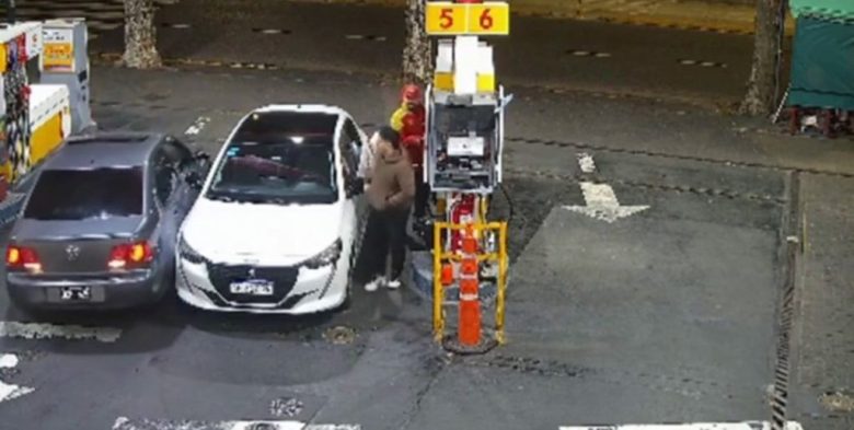 Pity Álvarez protagonizó un choque con su auto en una estación de servicio de la zona norte