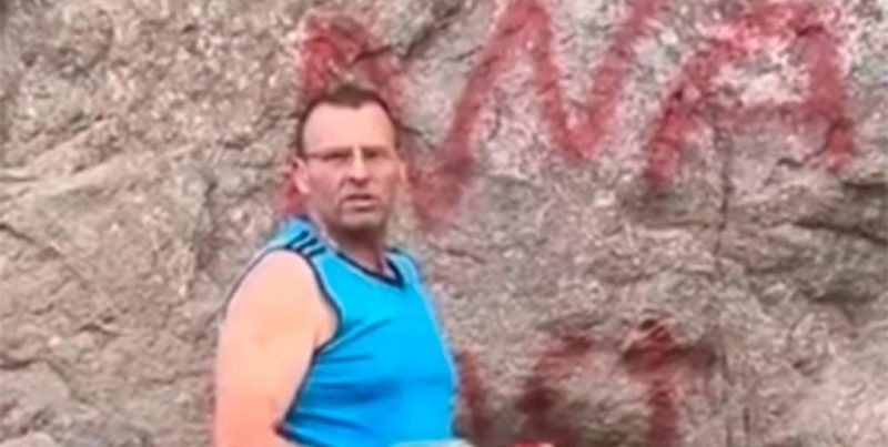 Imputan a un turista por vandalizar con grafitis rocas en el Parque Nacional Nahuel Huapi