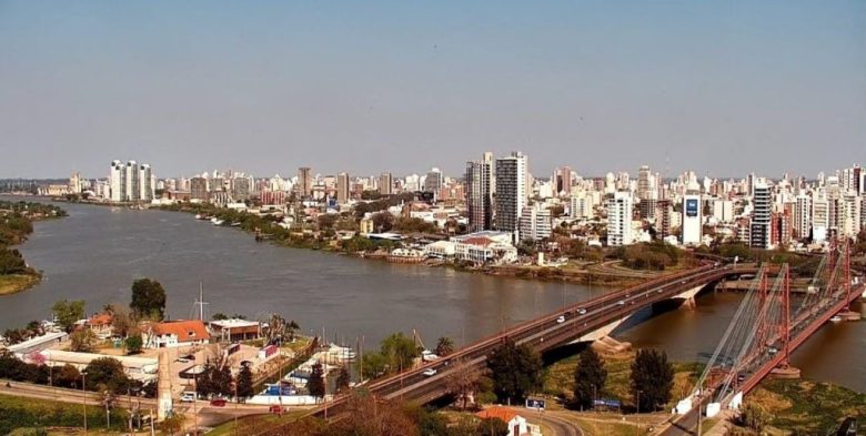 Trágico episodio: un joven murió tras caer al agua desde el Puente Colgante de Santa Fe