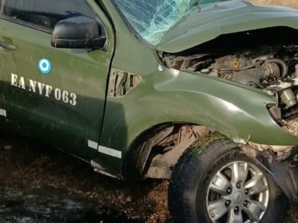 Tres heridos tras el choque entre una camioneta del Ejército y un camión en la Ruta 33