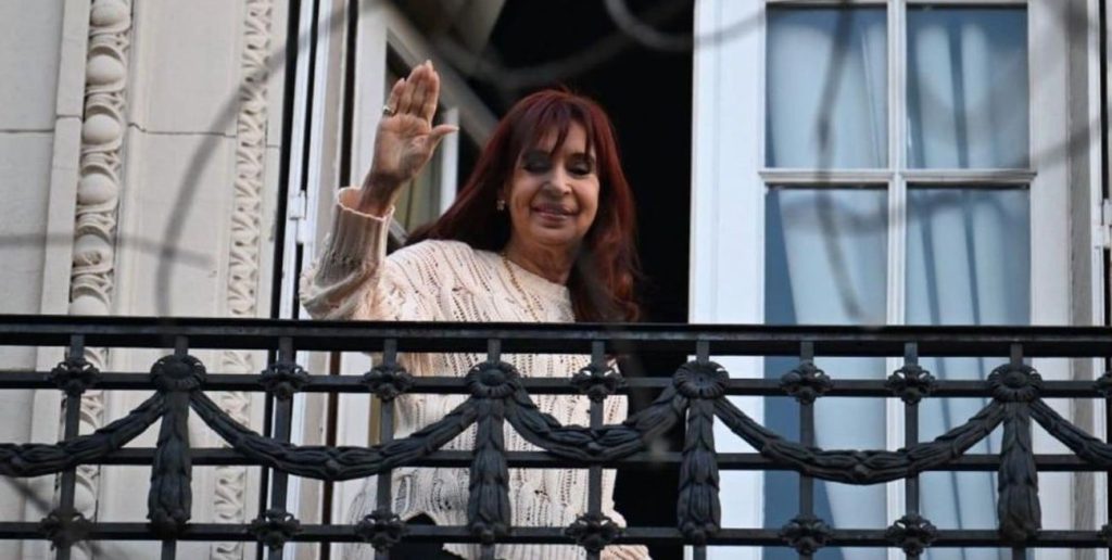 Extendieron la prisión domiciliaria a Cristina Kirchner tras cumplir las pautas judiciales
