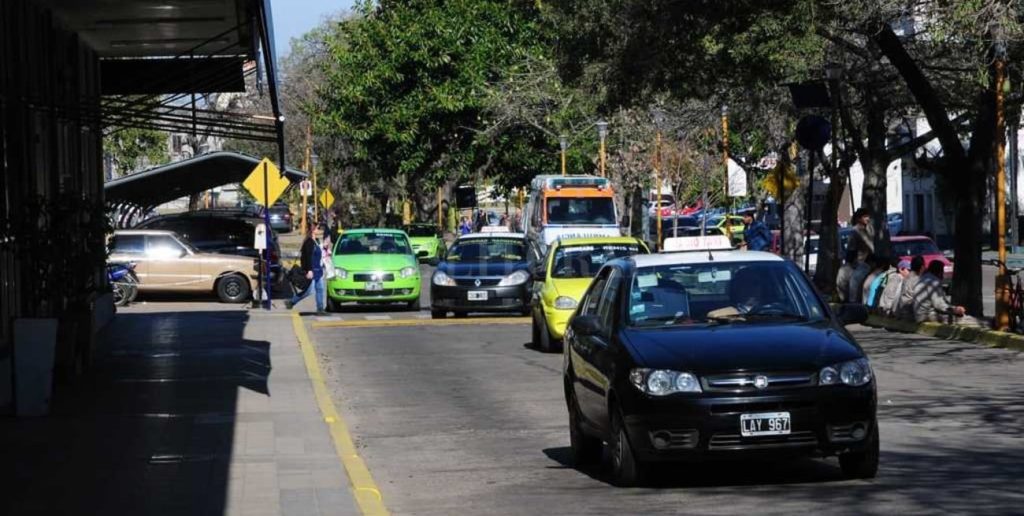 Santa Fe: convocan a choferes de aplicaciones y vecinos a obtener licencias de taxis y remises