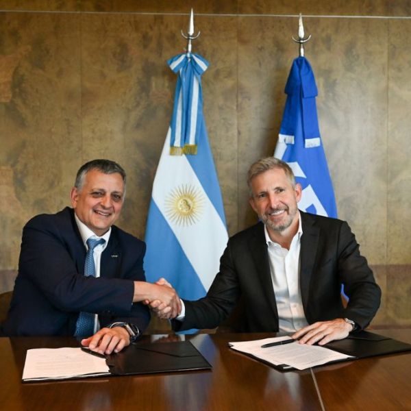 Entre Ríos e YPF firman un convenio estratégico para mejorar la logística orientada a Vaca Muerta e impulsar nuevas inversiones