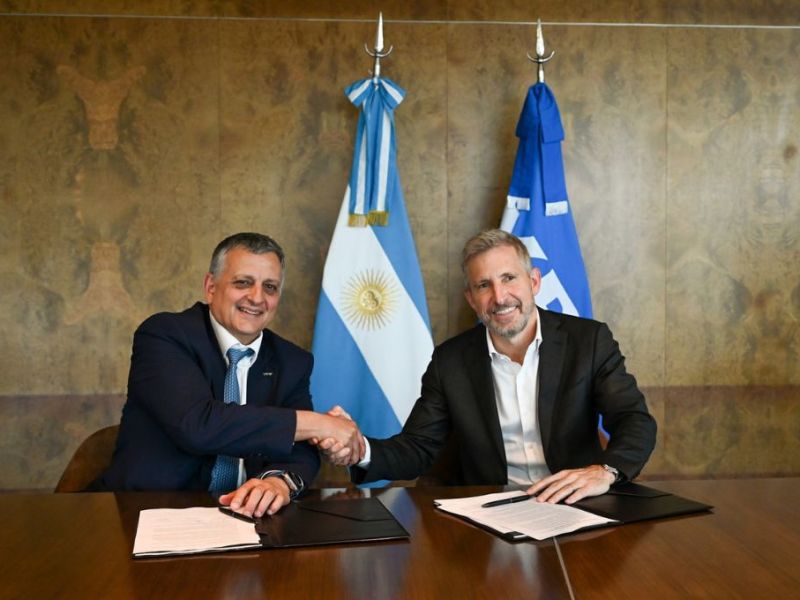 Entre Ríos y YPF firman un convenio estratégico para mejorar la logística orientada a Vaca Muerta e impulsar nuevas inversiones