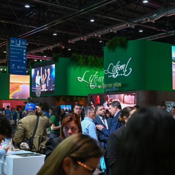 FIT 2026: el gobernador entrerriano recorrió el stand y destacó la integración turística de la Región Litoral