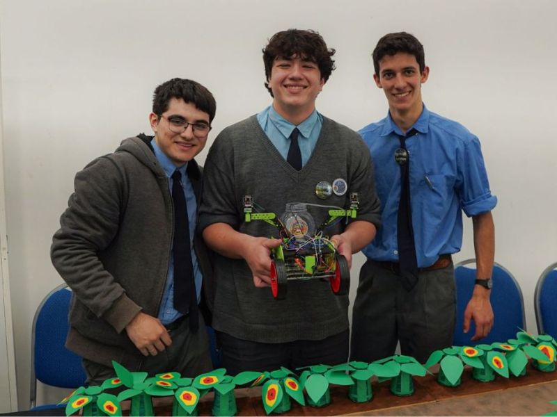 Estudiantes de La Paz desarrollaron un robot con IA para el agro