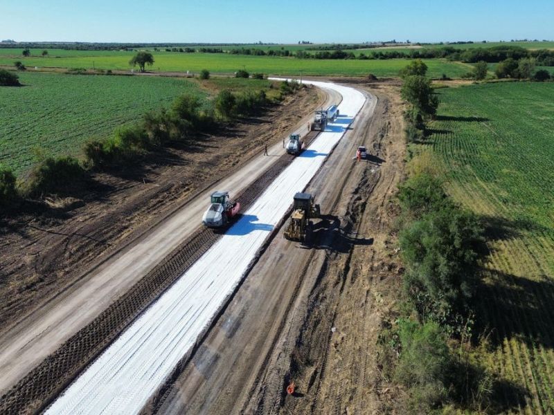 Entre Ríos ejecuta obras de infraestructura vial, saneamiento y conectividad con financiamiento internacional