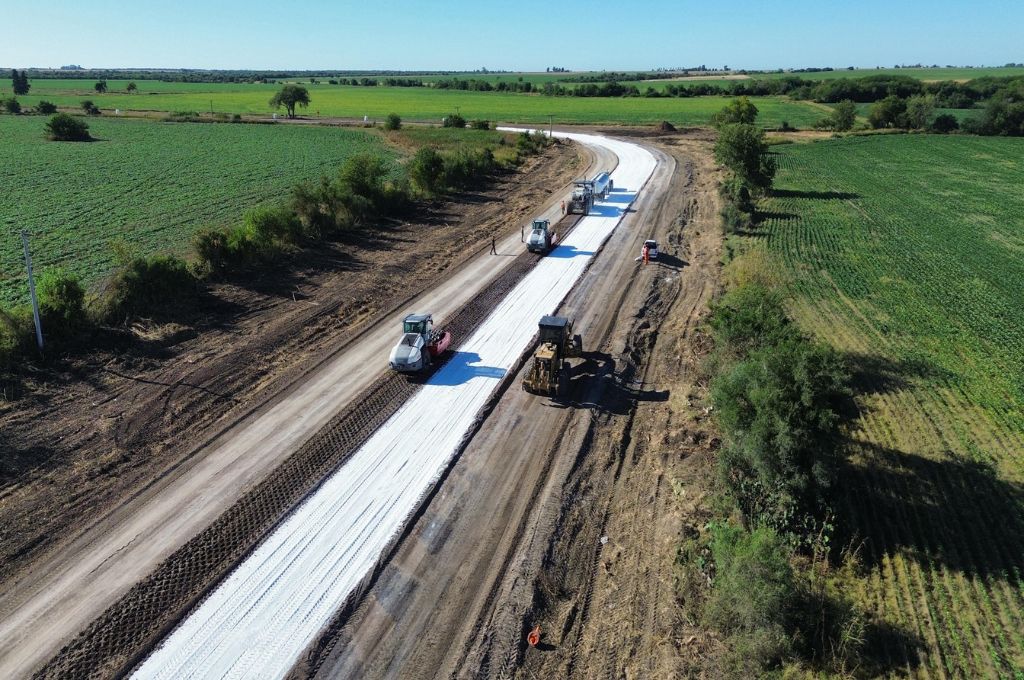 Entre Ríos ejecuta obras de infraestructura vial, saneamiento y conectividad con financiamiento internacional