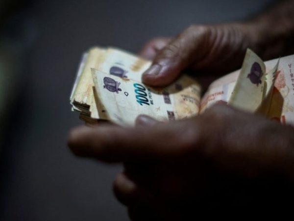 Salarios al alza: los ingresos volvieron a ganarle a la inflación en julio según el INDEC