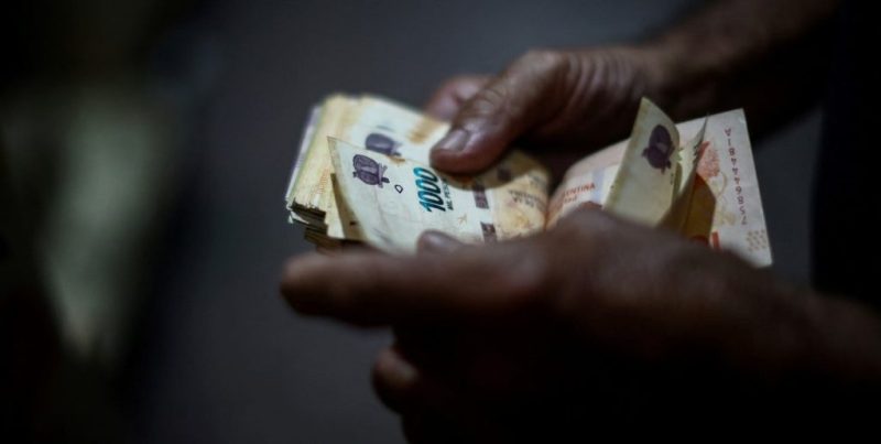Salarios al alza: los ingresos volvieron a ganarle a la inflación en julio según el INDEC