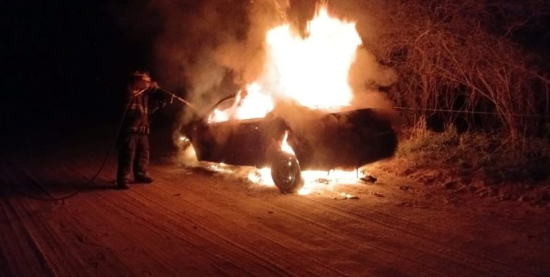 Dos autos fueron incendiados en distintos puntos de la ciudad de Santa Fe en menos de 24 horas