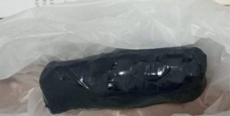 Detuvieron a una persona que intentó ingresar droga oculta en su cuerpo a la cárcel de Las Flores