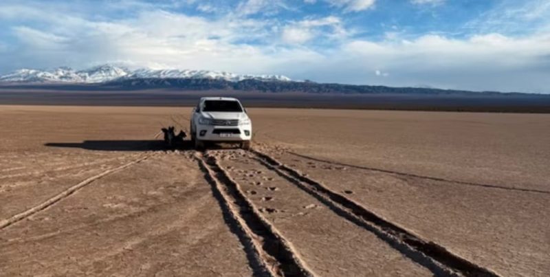 Tras un mes, retiraron la camioneta varada en San Juan y su dueño deberá pagar 6 millones de pesos