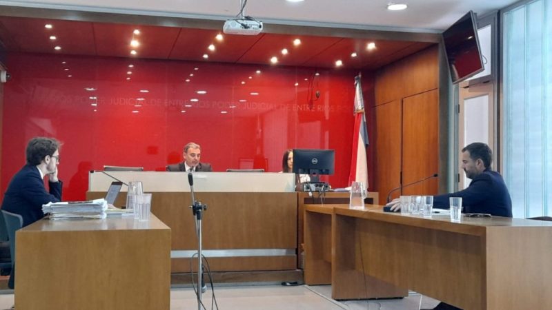 Coimas en Vialidad: la defensa de tres empresarios se opone a la apertura de celulares