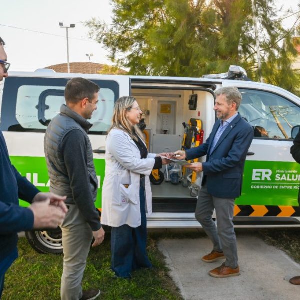 Entregaron una nueva ambulancia al hospital Dr. Castilla Mira de Viale