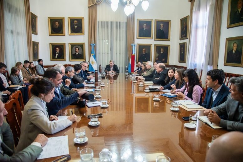 El gobierno provincial convoca al primer concurso público abierto para el Poder Ejecutivo