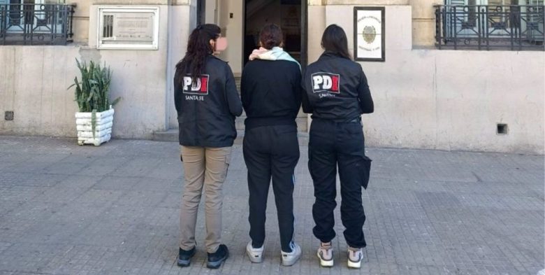 Condena a una expolicía santafesina por encubrir a su pareja prófuga en una causa por homicidio