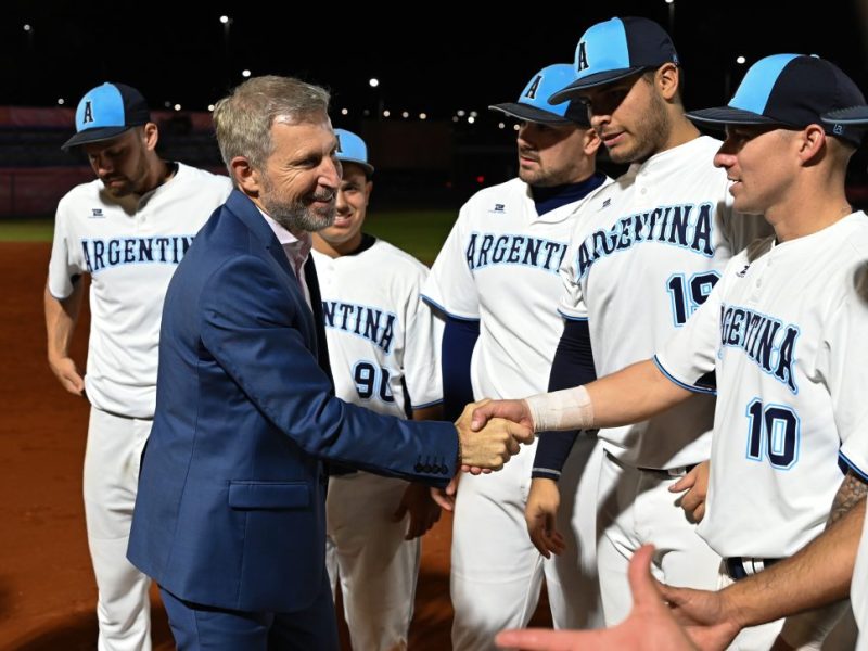 Rogelio Frigerio acompañó a la Selección Argentina de sóftbol en Paraná en el marco de los Juegos Suramericanos Odesur Santa Fe 2026
