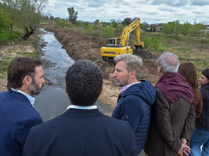 Concordia: Frigerio supervisó las obras de limpieza y saneamiento del arroyo Manzores