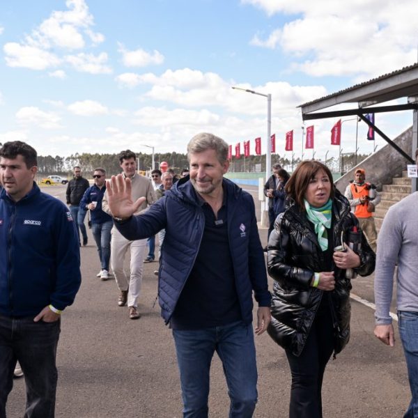 Frigerio y Azcué acompañaron el inicio del TCR South América en Concordia