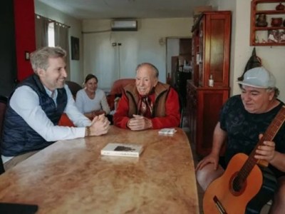 Frigerio visitó a Víctor Velázquez y destacó su legado para la cultura entrerriana