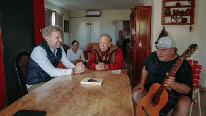Frigerio visitó a Víctor Velázquez y destacó su legado para la cultura entrerriana
