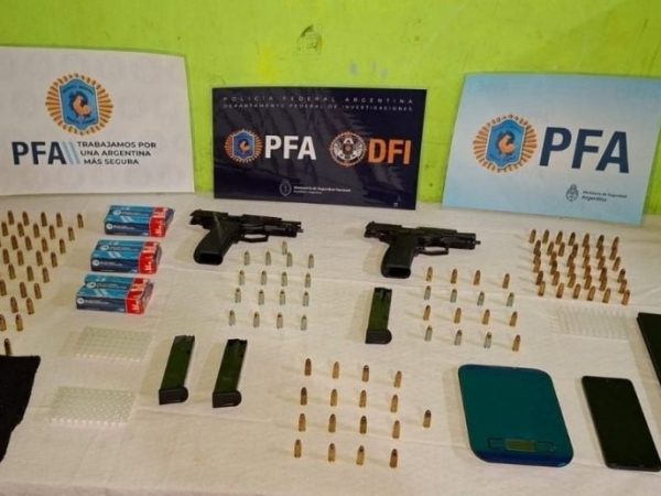 Desarticularon a la banda «Los Picudos» tras operativos en Rosario por amenazas a escuelas
