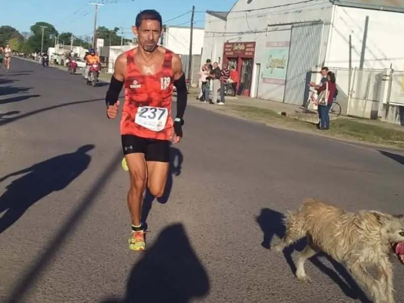 Murió Indio, el perro maratonista de Reconquista que se ganó el corazón de todos