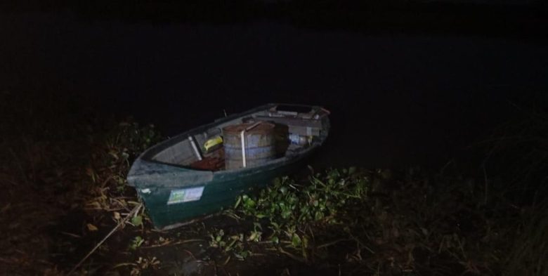 Policía recuperó en la ciudad de Santa Fe una canoa con motor sustraída de una bajada de lanchas