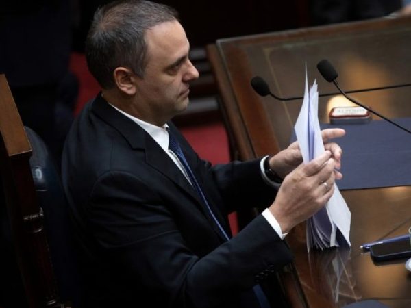 Enriquecimiento ilícito: Manuel Adorni respondió ante la Justicia por sus bienes, viajes y operaciones en dólares
