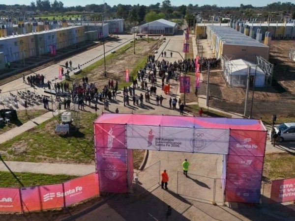 Estudiantes de la UTN usan la Villa Suramericana antes de que sea el hogar de 346 familias en Santa Fe