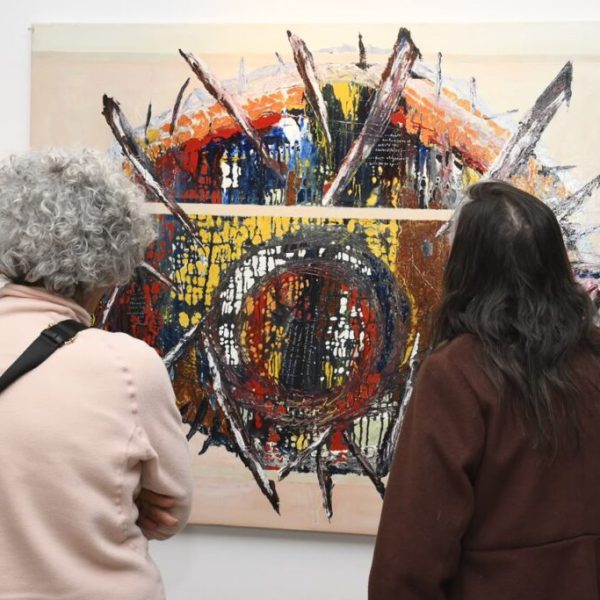 Tres artistas de Avellaneda presentan una muestra retrospectiva en el Centro Cultural Municipal