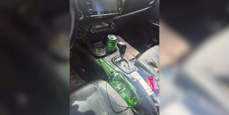 Conducía ebrio, chocó y rompió billetes de 100 dólares al ser detenido por la policía en Santa Fe