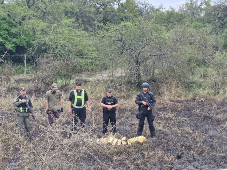 Berna: hallaron 26 panes sospechosos al costado de la Ruta 11