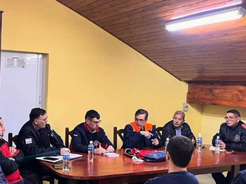 Defensa Civil y Bomberos Voluntarios coordinan acciones preventivas ante la emergencia hídrica en Entre Ríos