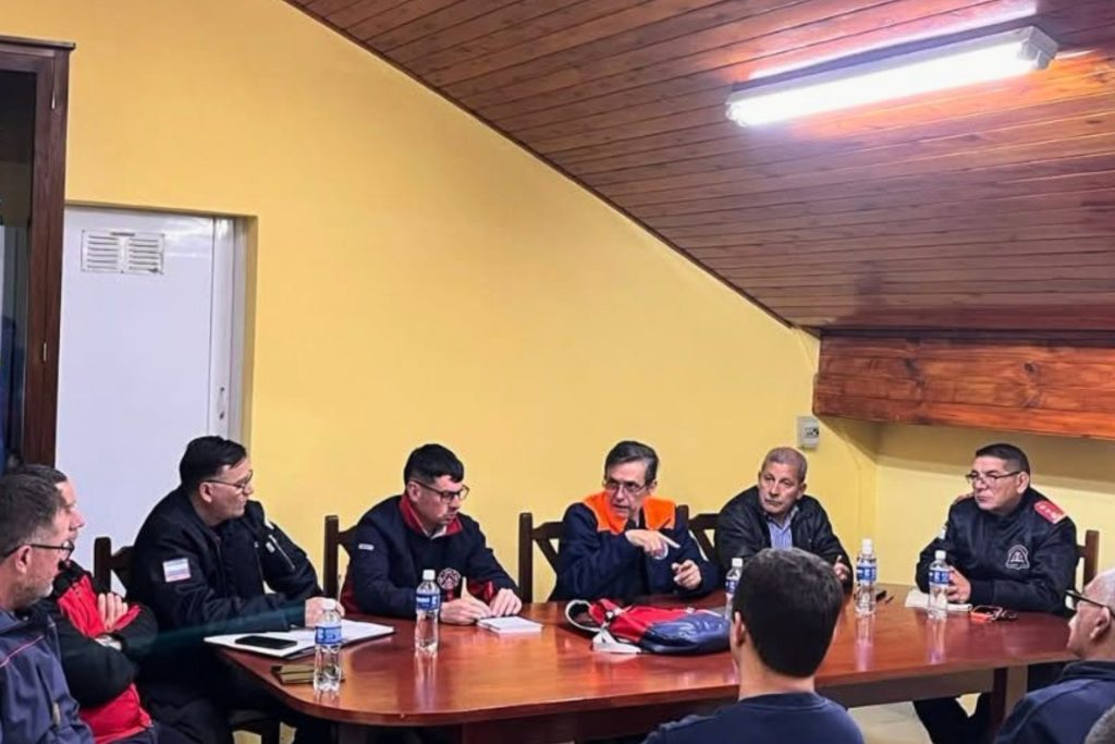 Defensa Civil y Bomberos Voluntarios coordinan acciones preventivas ante la emergencia hídrica en Entre Ríos