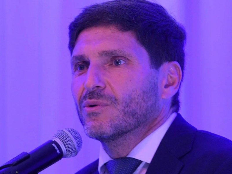 Pullaro tomó distancia del “populismo” que dilapida y de la “timba financiera”