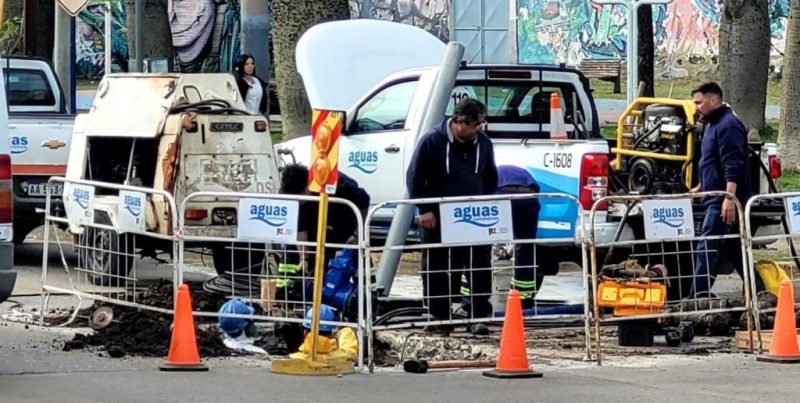 Reclamos vecinales en Santa Fe: denuncian socavones, pérdidas de agua y baja presión en los barrios