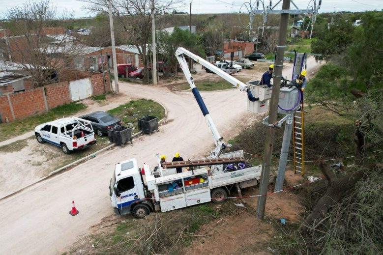 Avanzan con la regularización del servicio eléctrico para 180 familias en el barrio San José de Paraná