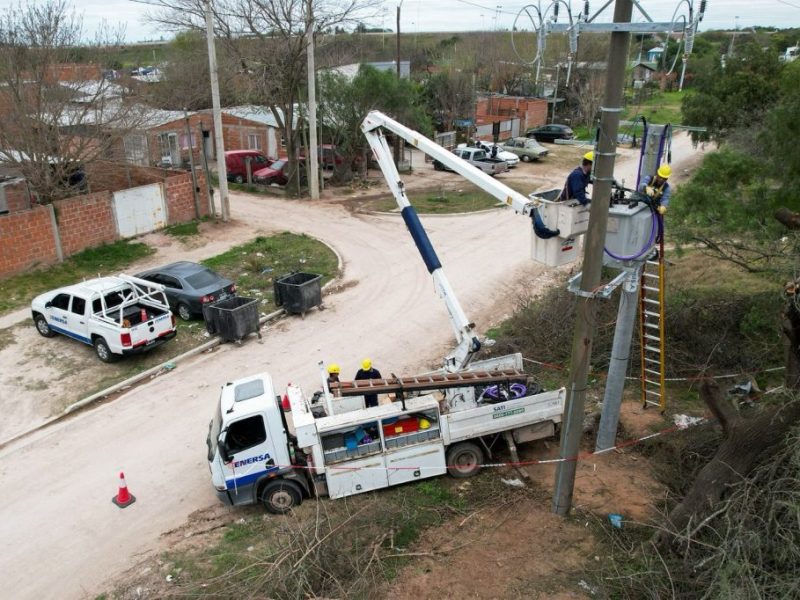Avanzan con la regularización del servicio eléctrico para 180 familias en el barrio San José de Paraná