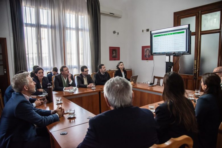 Rogelio Frigerio evaluó con Vialidad y la UEP el cronograma de obras viales y productivas con financiamiento internacional