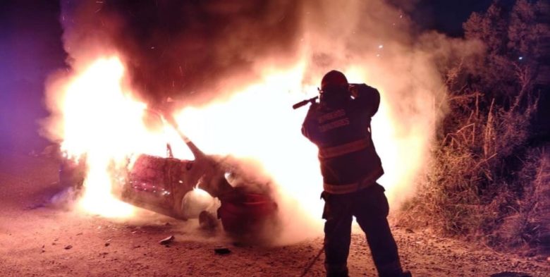 Incendio de automóvil en la zona norte de Santa Fe: el vehículo estaba desmantelado