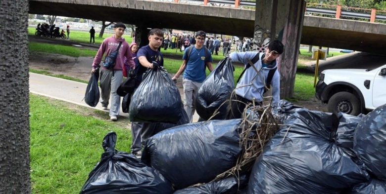 Limpieza en el Bajo Oroño: juntaron dos toneladas de residuos con la ayuda de más de 100 voluntarios