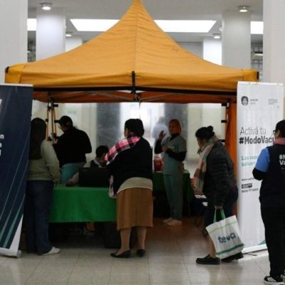 Operativo de vacunación itinerante en Santa Fe: cronograma de barrios y centros de salud para esta semana