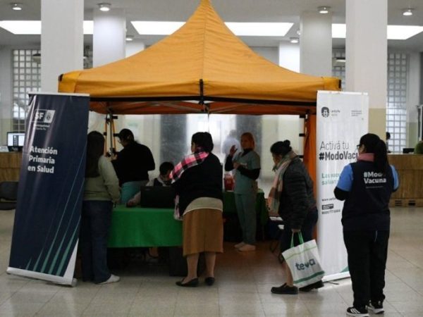 Operativo de vacunación itinerante en Santa Fe: cronograma de barrios y centros de salud para esta semana