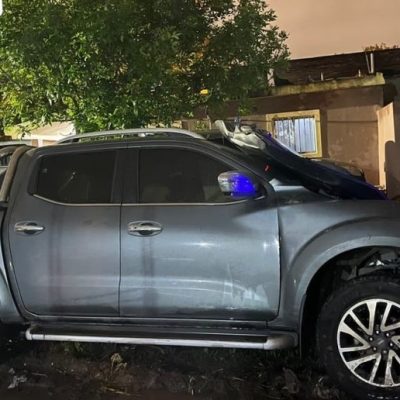 Persecución policial en Santa Fe: terminó con un auto en una zanja y un detenido por resistencia a la autoridad